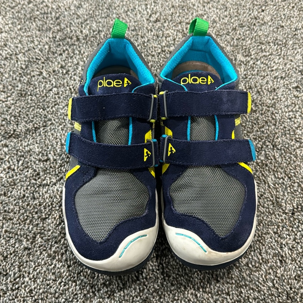 Plae shoes